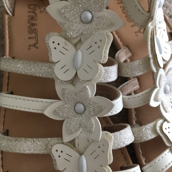 Miss Dynasty’s Girl’s Zip-Heel Sandals - Picture 2 of 6